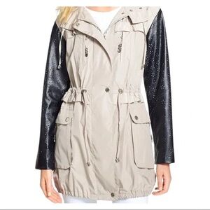 NWT Betsey Johnson Trench Rain Coat Anorak Style Tan Black Floral Sleeve XS